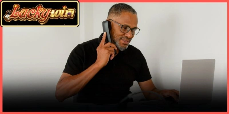 Gọi điện liên hệ luckywin qua số hotline khi cần xử lý sự cố gấp